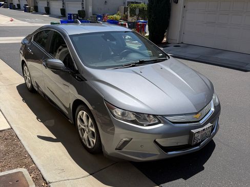 Used 2019 Chevrolet Volt Premier w/ Driver Confidence II Package FWD image 23