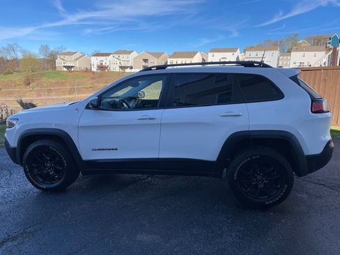 Used 2019 Jeep Cherokee Trailhawk image 14