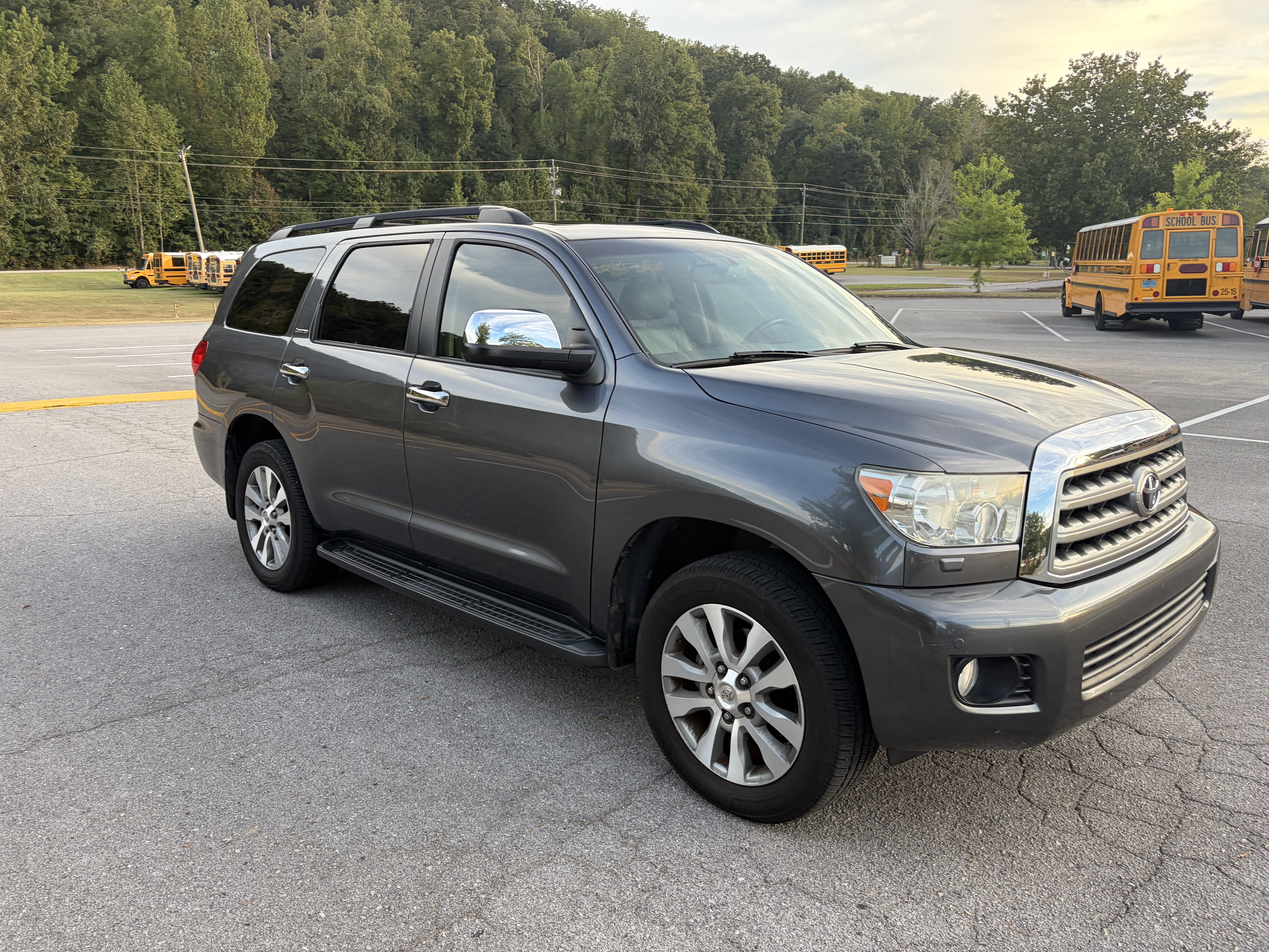 Used 2016 Toyota Sequoia Limited w/ Safety & Convenience Package RWD image 4