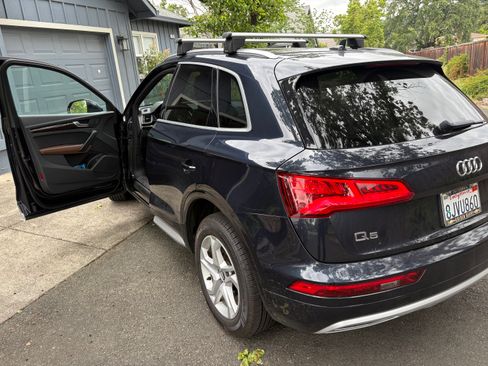 Used 2019 Audi Q5 2.0T Premium w/ Convenience Package AWD/4WD image 4