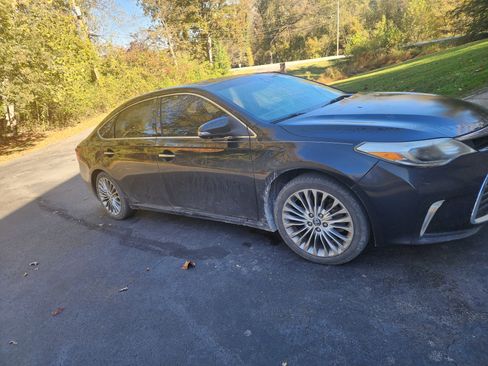 Used 2016 Toyota Avalon Limited image 10