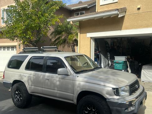 Used 1999 Toyota 4Runner SR5 image 1