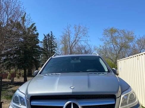 Used 2014 Mercedes-Benz GL 450 4MATIC w/ Lane Tracking Package image 2