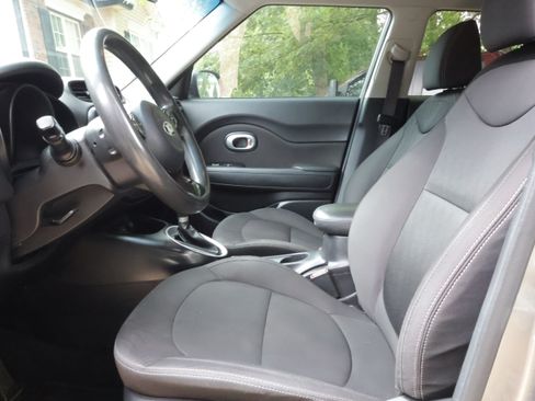 Used 2019 Kia Soul FWD image 17