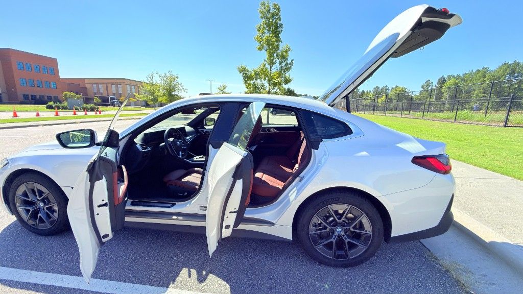 Used 2023 BMW i4 eDrive35 RWD image 12