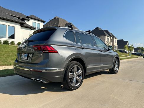 Used 2018 Volkswagen Tiguan SEL Premium image 6