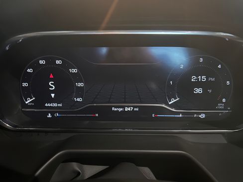 Used 2024 GMC Yukon AT4 w/ Technology Package image 14