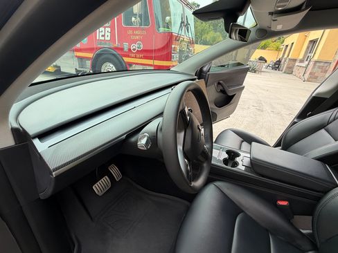 Used 2022 Tesla Model Y Performance AWD/4WD image 17