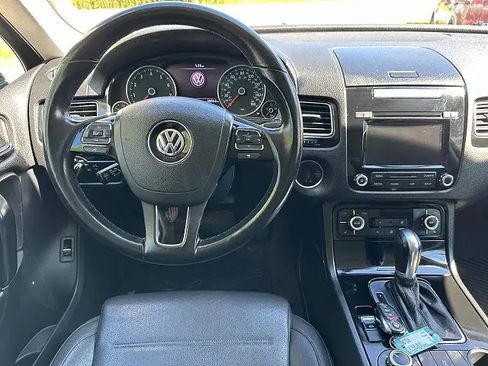 Used 2012 Volkswagen Touareg Sport AWD/4WD image 9