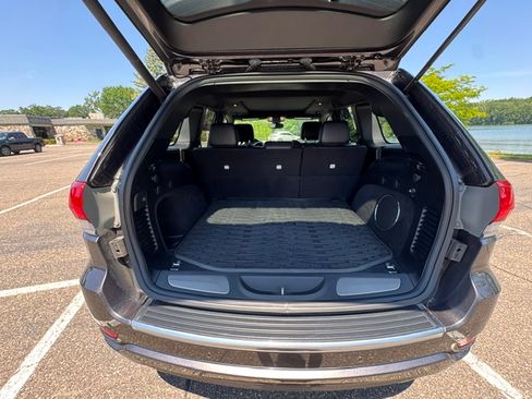 Used 2018 Jeep Grand Cherokee Limited AWD/4WD image 10
