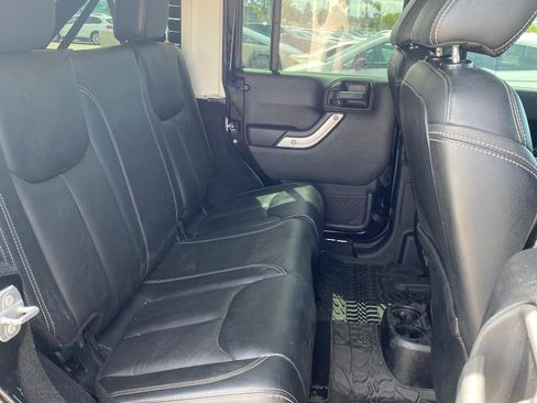Used 2016 Jeep Wrangler Unlimited Rubicon AWD/4WD image 13