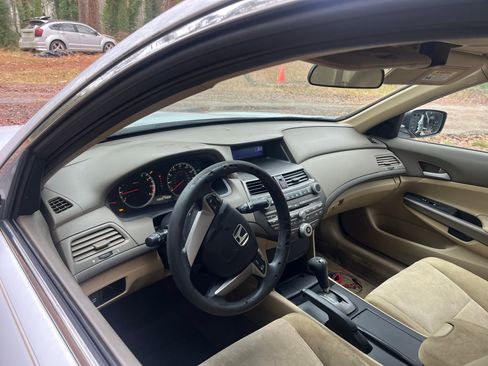 Used 2010 Honda Accord LX-P image 6