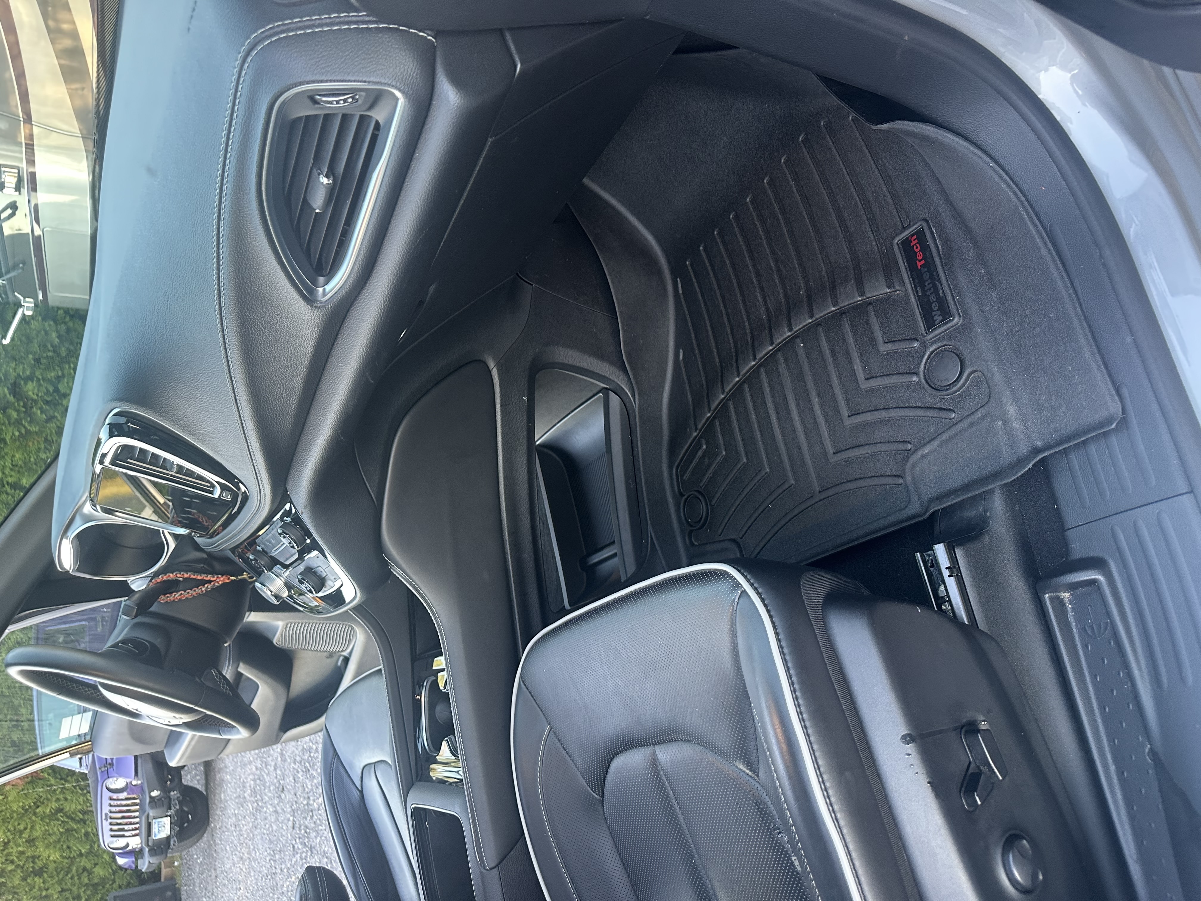 Used 2024 Chrysler Pacifica Limited w/ S Appearance Package FWD image 15