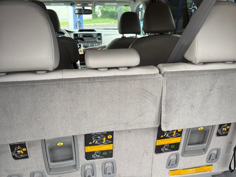 Used 2014 Toyota Sienna XLE FWD image 9