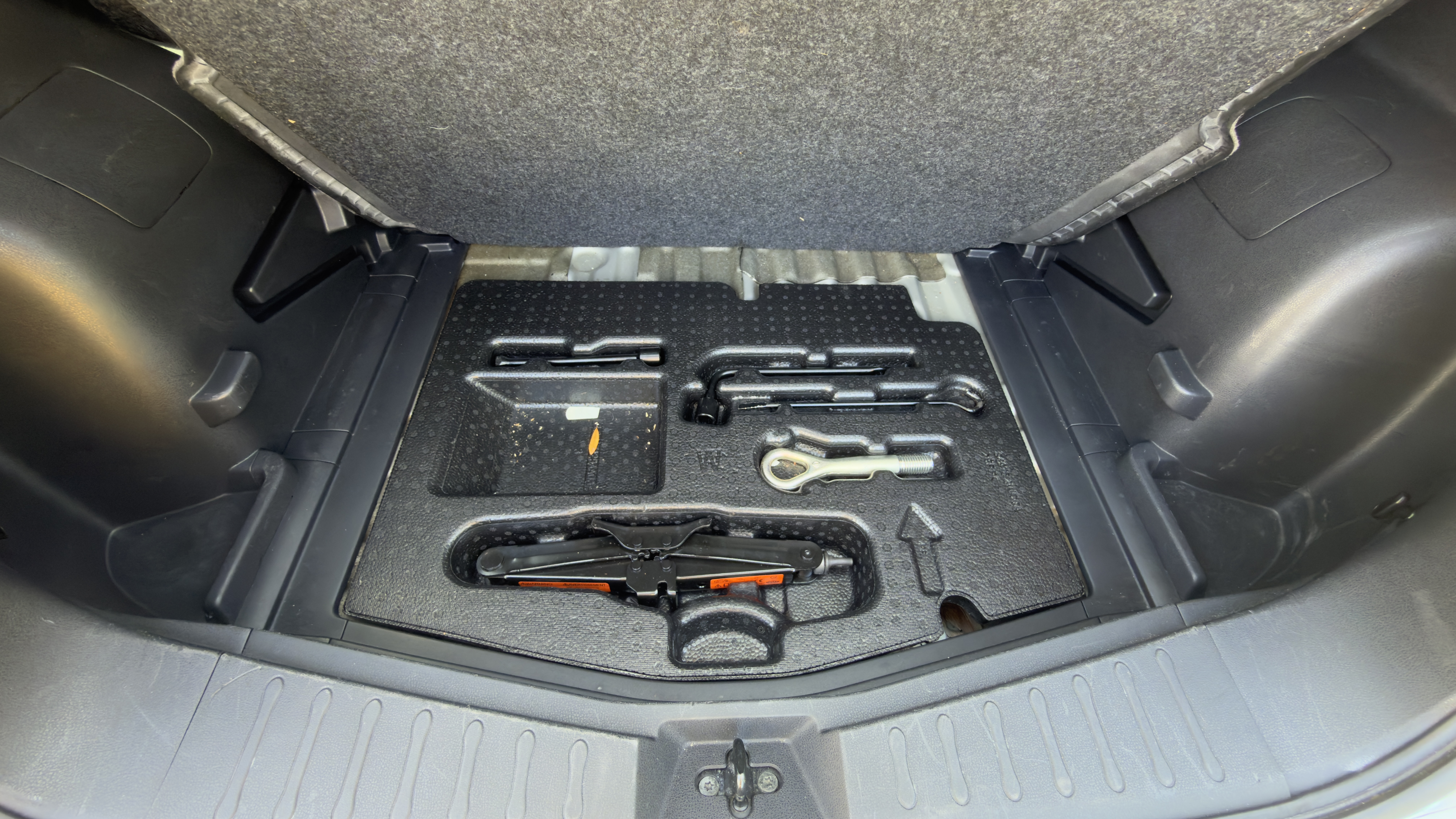 Used 2014 Nissan Versa Note SV FWD image 13