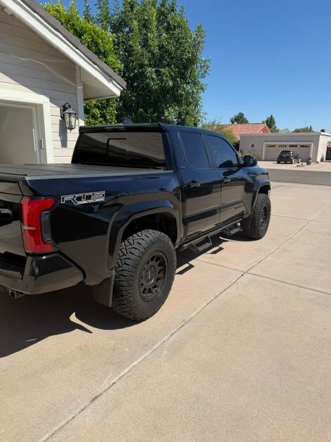 Used 2024 Toyota Tacoma SR5 AWD/4WD image 4