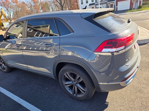 Used 2021 Volkswagen Atlas Cross Sport SE w/ Panoramic Sunroof Package image 2