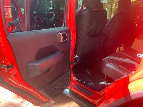 Used 2018 Jeep Wrangler Unlimited Rubicon AWD/4WD image 11
