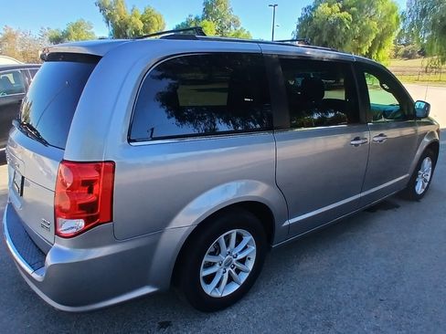 Used 2019 Dodge Grand Caravan SXT image 5