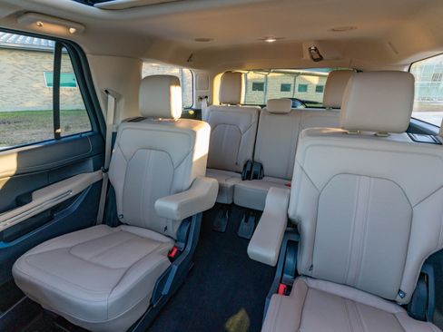 Used 2024 Ford Expedition Limited image 17