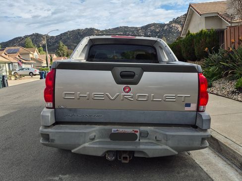 Used 2002 Chevrolet Avalanche 4x4 w/ Off-Road Suspension Pkg image 6