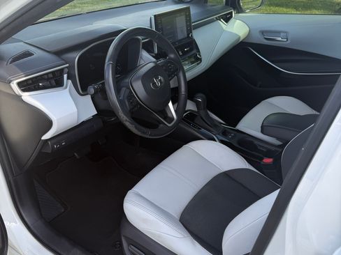Used 2019 Toyota Corolla XSE FWD image 6