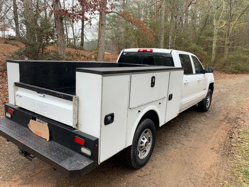 Used 2019 Chevrolet Silverado 2500 LT image 4