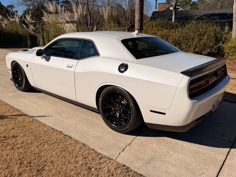 Used 2016 Dodge Challenger SRT Hellcat image 4