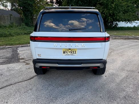 Used 2022 Rivian R1S Launch Edition image 11