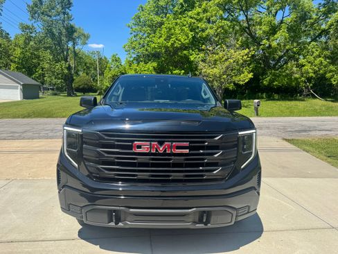Used 2023 GMC Sierra 1500 Pro w/ Graphite Edition AWD/4WD image 4