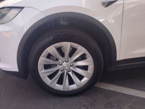 Used 2018 Tesla Model X 100D AWD/4WD image 15