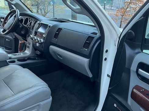 Used 2013 Toyota Sequoia Platinum image 14