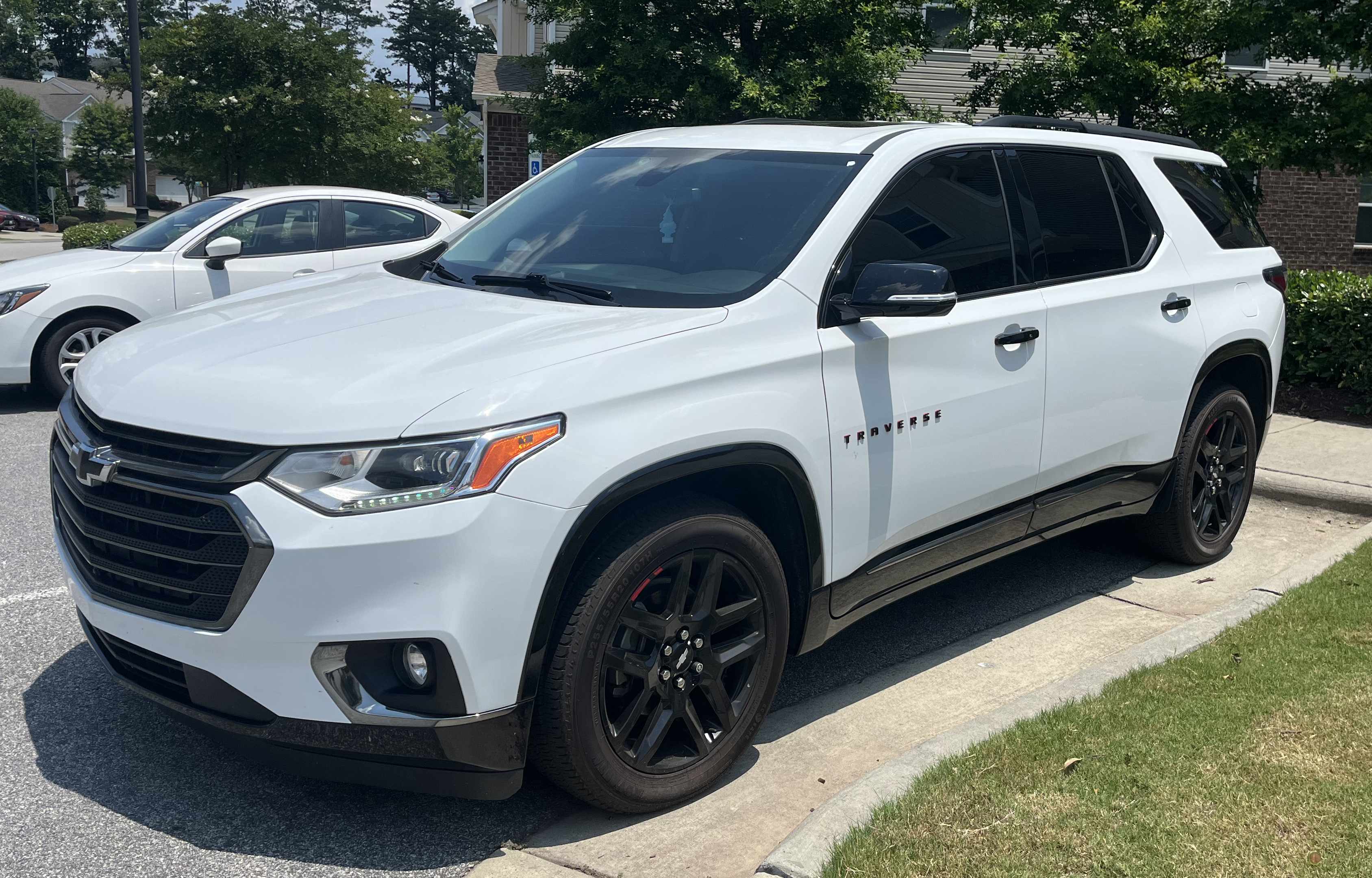Used 2019 Chevrolet Traverse Premier w/ Redline Edition FWD image 2