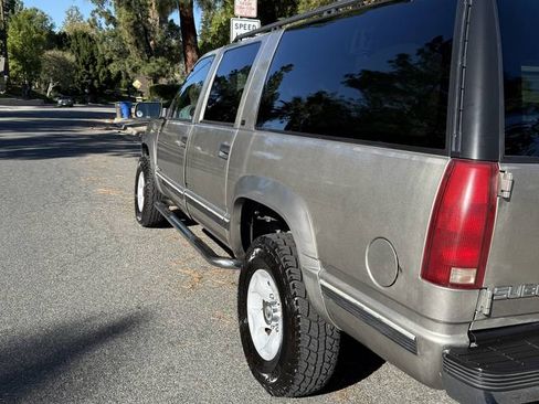 Used 1999 GMC Suburban 2500 w/ Marketing Opt Pkg 3 image 11