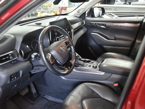 Used 2020 Toyota Highlander Limited AWD/4WD image 10
