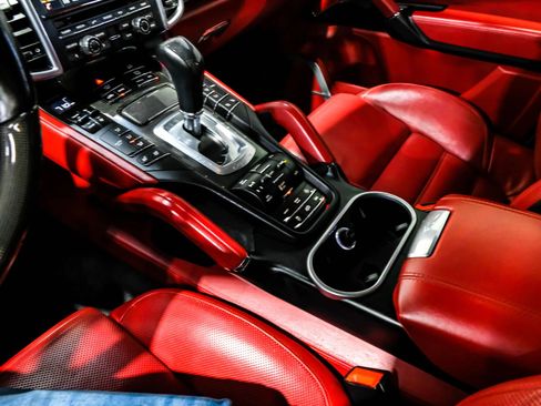 Used 2016 Porsche Cayenne Turbo S image 24