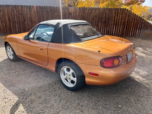 Used 2000 MAZDA MX-5 Miata RWD image 3