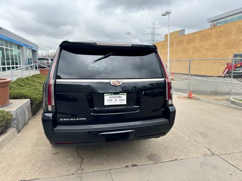 Used 2018 Cadillac Escalade ESV Platinum image 14