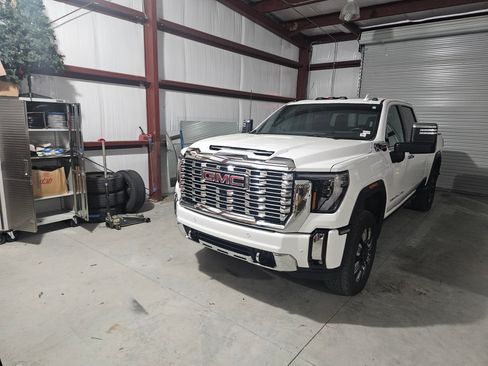 Used 2024 GMC Sierra 3500 Denali w/ Denali Reserve Package image 2