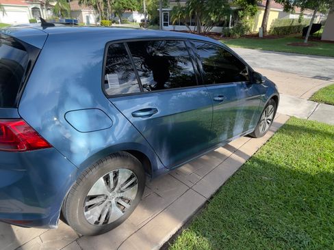 Used 2015 Volkswagen e-Golf SEL Premium FWD image 4