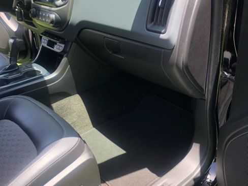 Used 2015 Chevrolet Colorado Z71 RWD image 12