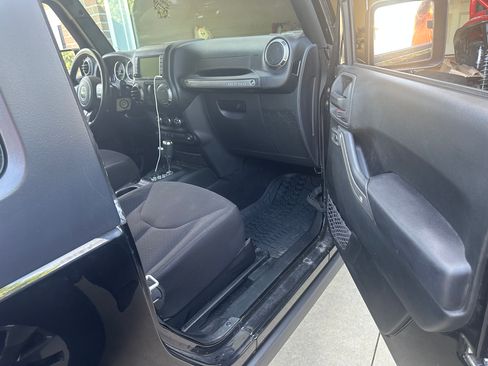 Used 2018 Jeep Wrangler Sport AWD/4WD image 8