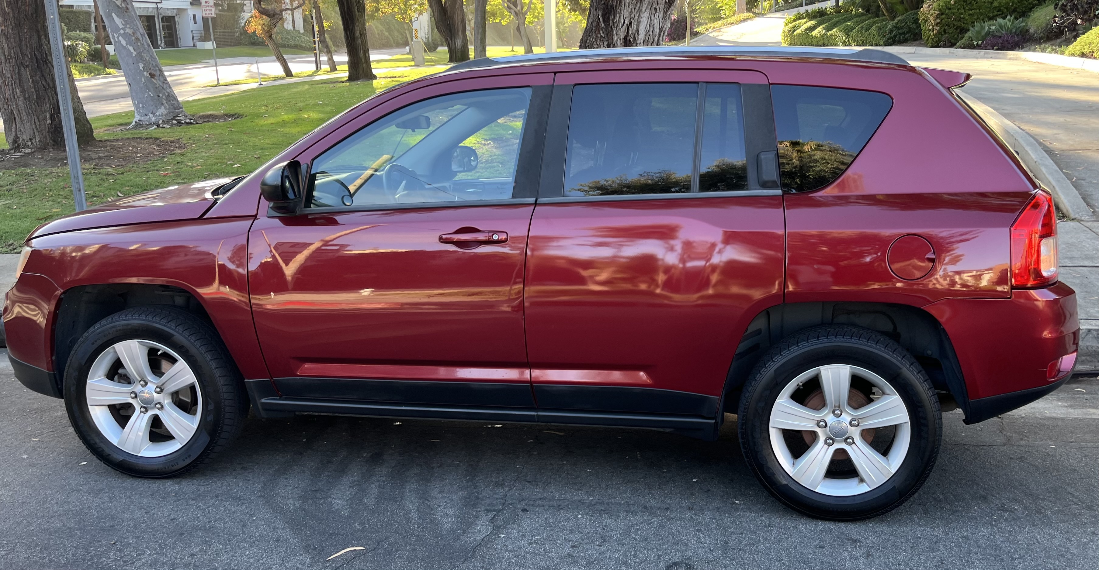 Used 2012 Jeep Compass Latitude w/ Sun/Sound Group FWD image 5