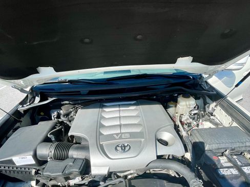 Used 2013 Toyota Land Cruiser image 16