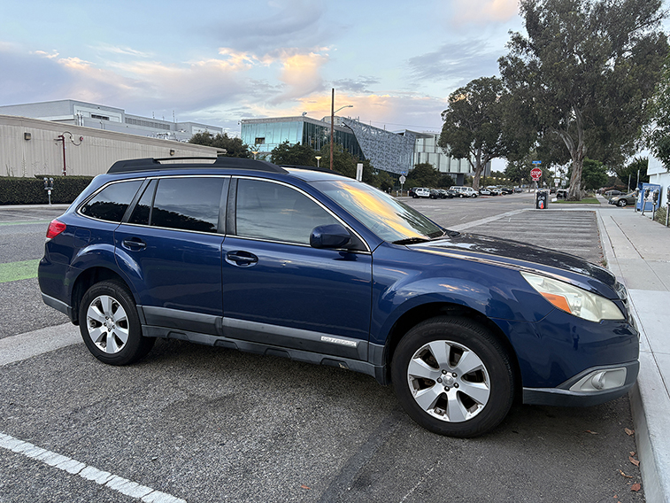 Used 2011 Subaru Outback 2.5i Premium w/ All-Weather Pkg AWD/4WD image 1