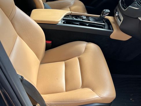 Used 2017 Volvo XC90 T6 Momentum w/ Vision Package image 4