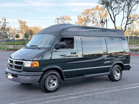 Used 2002 Dodge B1500 image 2