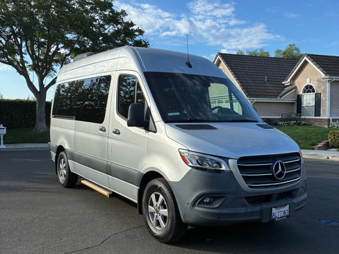 Used 2020 Mercedes-Benz Sprinter 2500 image 1
