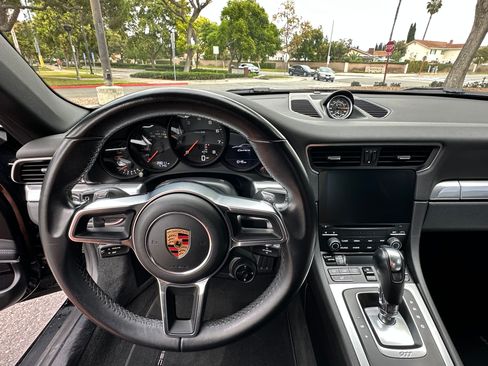 Used 2018 Porsche 911 Carrera image 13