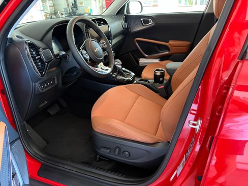 Used 2025 Kia Soul EX image 4